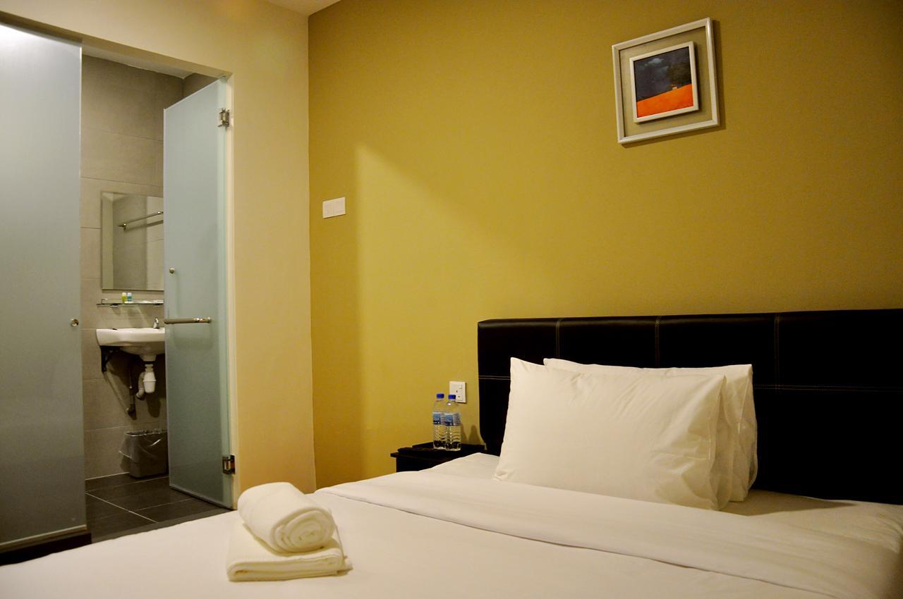 Gem Hotel Nusajaya  Extérieur photo