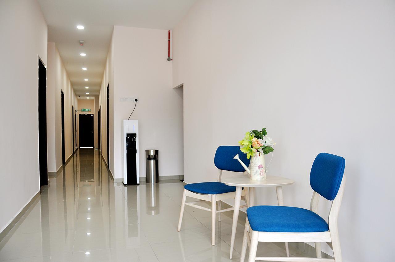 Gem Hotel Nusajaya  Extérieur photo