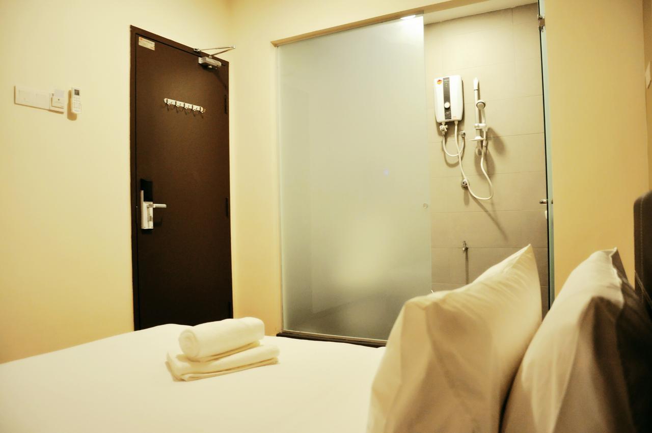 Gem Hotel Nusajaya  Extérieur photo